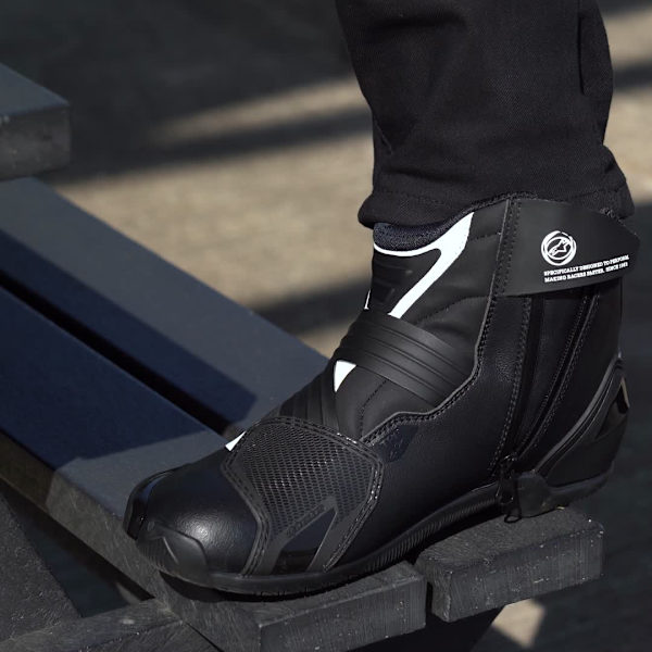 Alpinestars SMX-1 R V2 Boots - Black / White - FREE UK DELIVERY